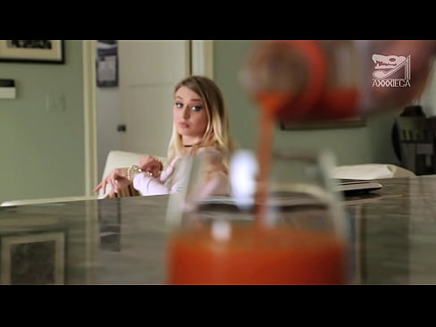 ❤️ Ngoanana ea chesang ea nang le matsoele a maholo le pussy e thata o fumana mokoko ho tloha motho ea lahlehileng, empa o thata haholo ️❌  ❤