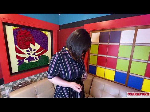 ❤️ Mosali oa Lejapane ea nang le litete tse kholo o ipholla litho tsa botona kapa botšehali ka lintho tsa ho etsa thobalano 'me o na le orgasm. O bua lipuisanong mabapi le phihlelo ea hae ea fucking. Mabele a maholo le malinyane a boea a bobolang haholo. Osakaporn ️❌  ❤